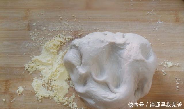 浓郁|手把手教你做腊肠披萨,浓郁的芝士味道,一口树莓