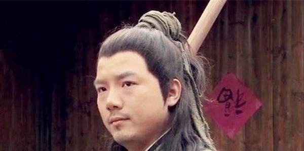 李忠&水浒里此人碌碌无为,历史上拥兵二十万,横行一时