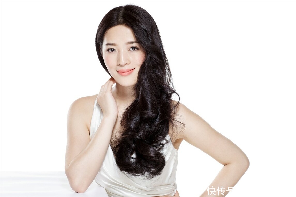 身材|“扎头发”还是“披头发”好看?区别在于脸型很身材,重点是气质