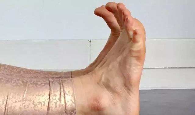 脚掌|“人老脚先衰”!10 个动作帮你灵活双脚,强健根基