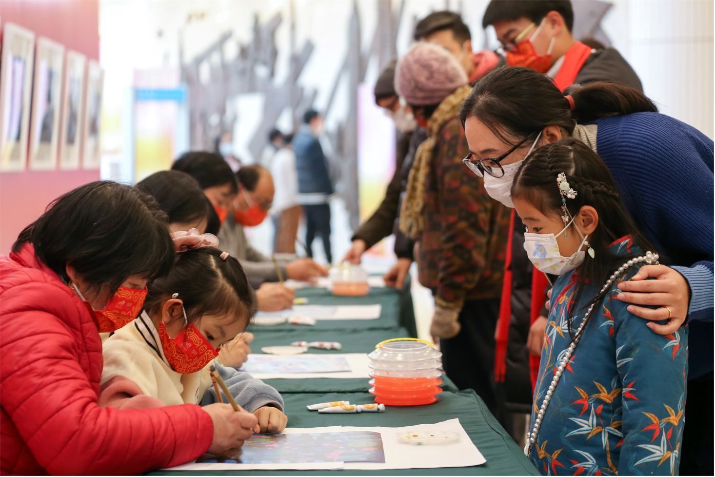 传媒集团|赏年画过大年！全国新年画上海联展营造浓郁节日文化氛围