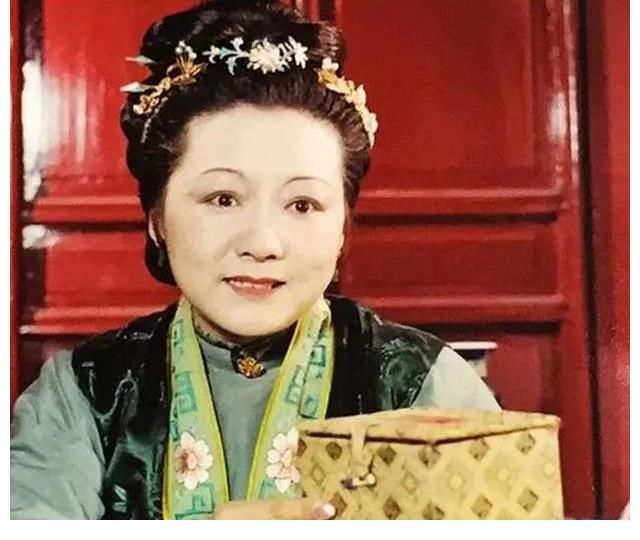 巧姐|《红楼梦》里，平儿是刘姥姥一家的大贵人，为什么后来她只救巧姐而不就平儿呢？