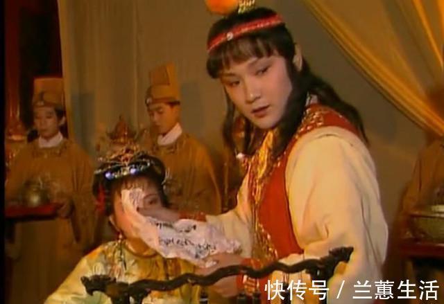 宝钗|贾宝玉作诗犯难,宝钗、黛玉帮忙作弊,都是才女,但品性相差悬殊