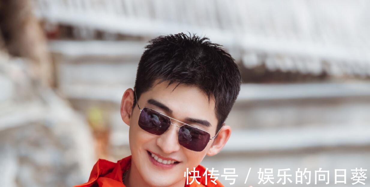 节目组|吴宣仪当导游不走心暴露剧本，节目组为了圆场只能把张翰也拉下水！