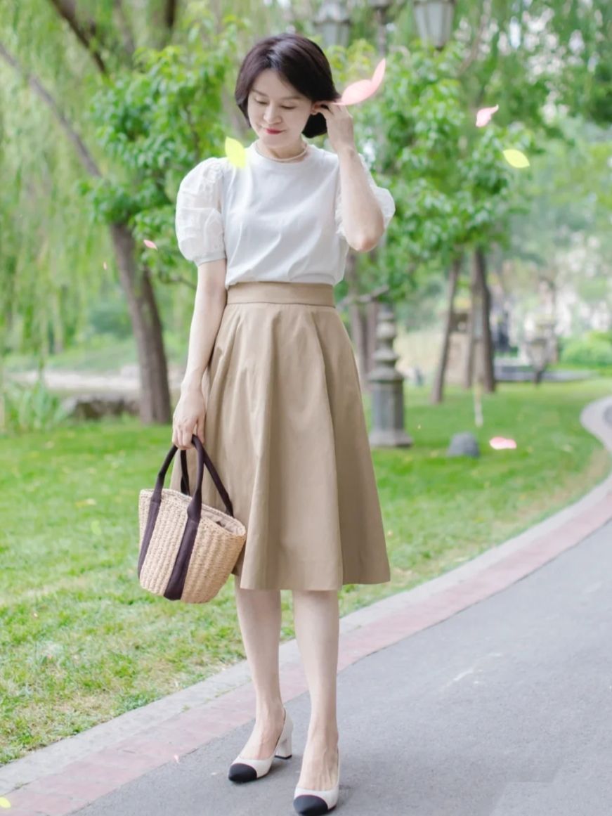 蕾丝|这才是适合60岁女人的半裙搭配，不年轻不高挑，也能令人怦然心动