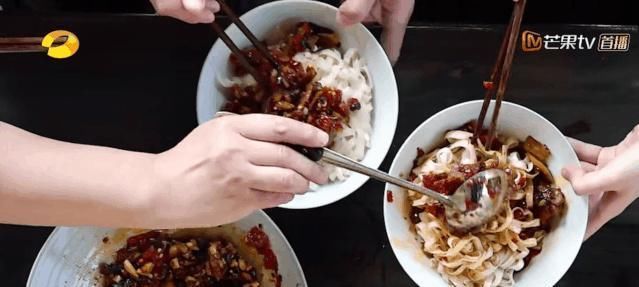 同吃黄磊的饭大华两季没长肉，彭彭一季就吃成球，终于找到原因了