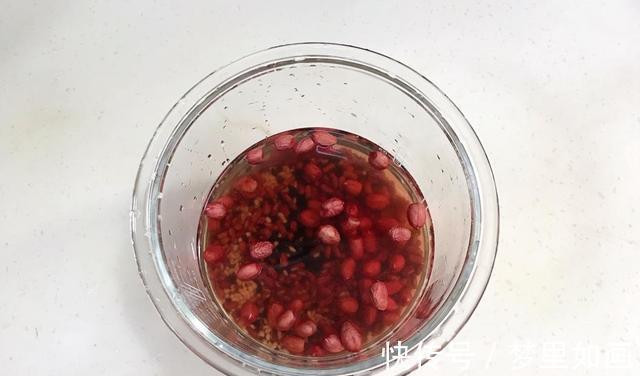 睡眠质量|5种红色食材熬成粥,营养滋补,很适合秋天喝的一道甜粥