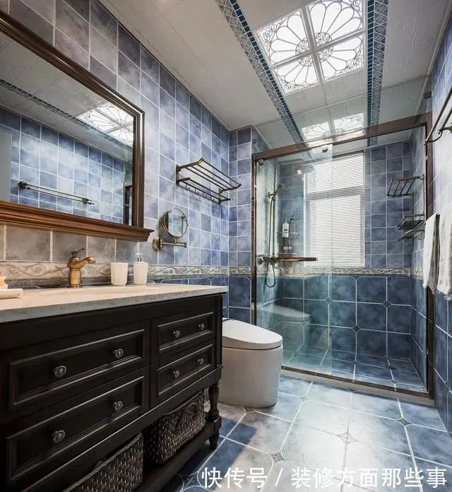 玄关|138平三居室没有玄关进门就是客厅,蓝灰色收纳柜,看起来很有质感