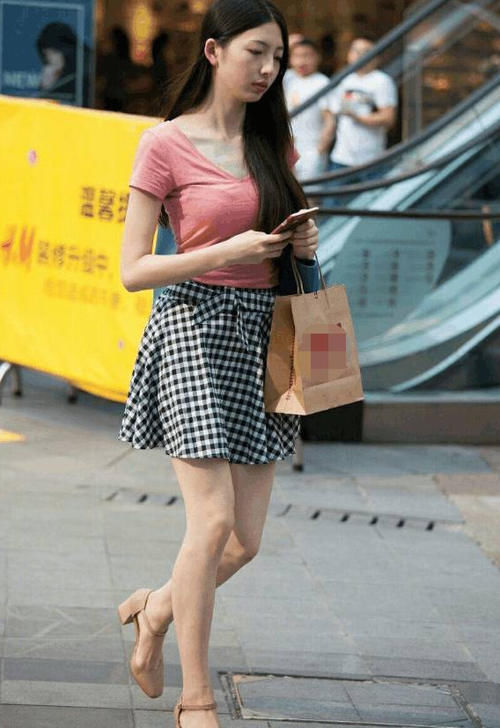 女神|女神穿搭:小姐姐爱穿靓丽闪耀的紧身牛仔裤,穿出动人身材!