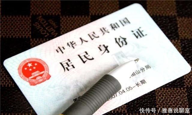 为啥|为啥复印身份证时,要放上一枚“硬币”?很多人不懂,吃“亏”了