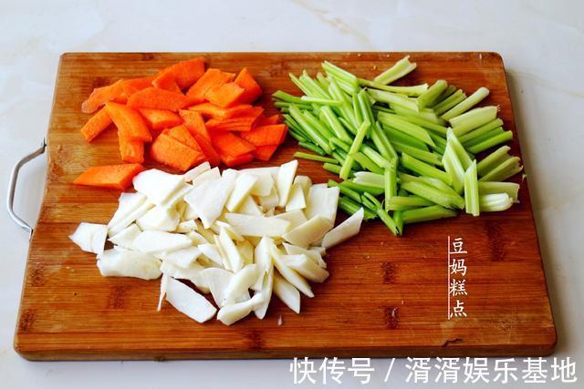 又一道纯素小炒,山药炒西芹的做法,营养健康,多吃还不怕胖