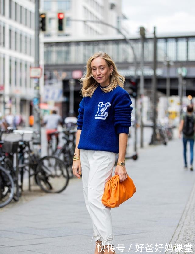 色彩 黑白灰不流行了,双色搭配更显高级,就连白色也能穿出新鲜感!