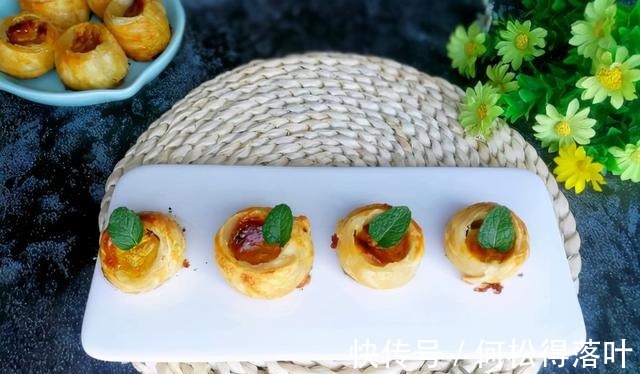 只要一张手抓饼和一根香蕉,就可以做出好吃的香蕉酥,快来试试吧!