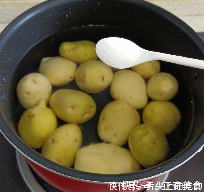 孜然土豆|孜然土豆这样做，比夜市上的烧烤都要香，在家简单几步就能完成