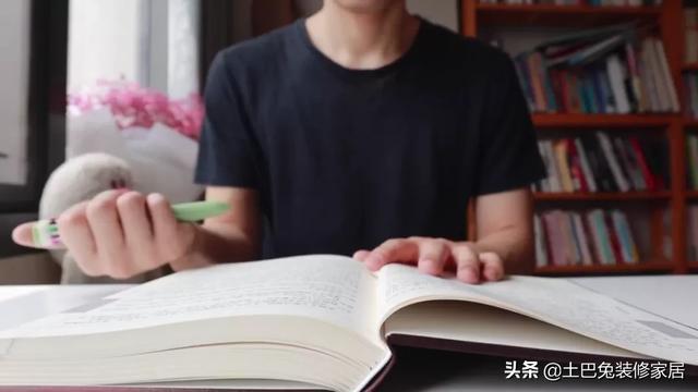 大衣柜|客厅一定要放沙发和茶几的现在都流行这样装啦