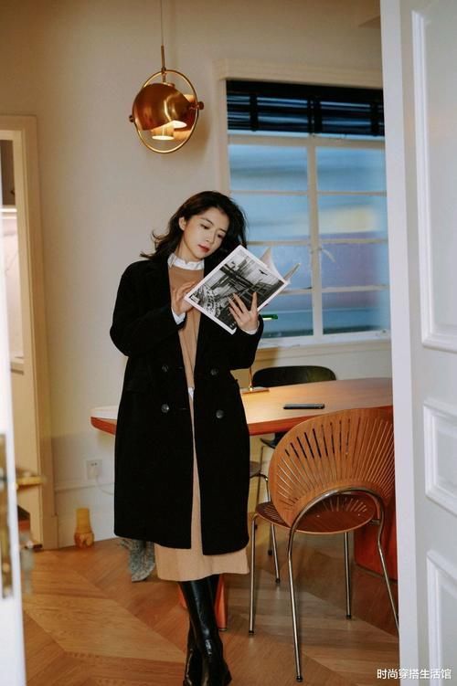 长大衣下面不一定穿裤子,学三木这样穿,时髦保暖有气质