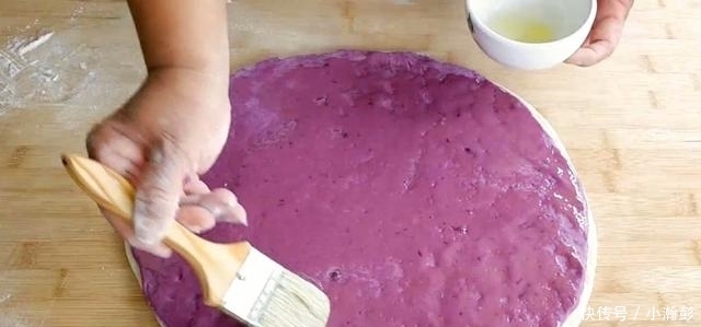 双色|农村妈妈教你做紫薯双色馒头,香甜松软,一顿吃5个不够!