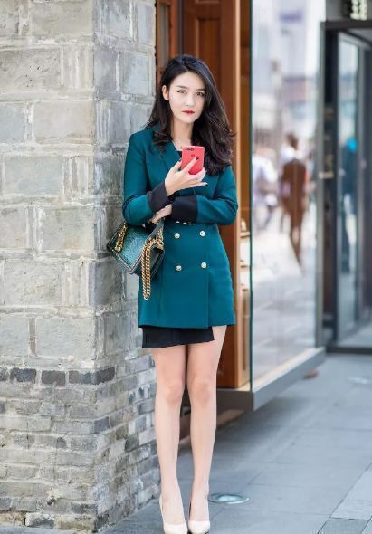 高跟鞋 紧致身材的小姐姐,秀出青春活力范,唯美大气