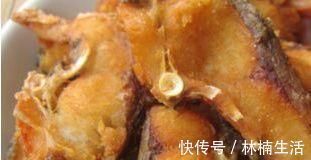 炸鱼块，别再挂面糊了，教你这样做，鱼块更酥脆入味！