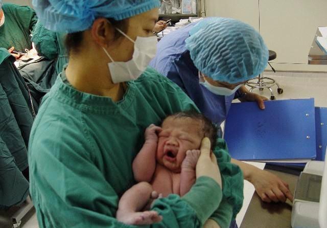 逆袭|90后宝妈生下“包公”宝宝,亲戚们都说丑,三个月后实现“逆袭”