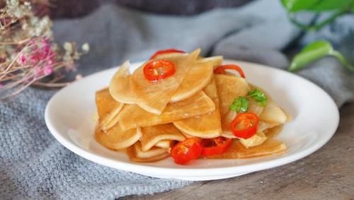  秋天|秋天自制腌萝卜，一会就能吃，简单好吃又营养，脆爽下饭