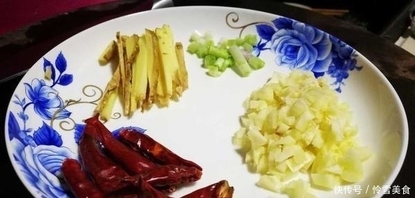 东北名菜烧茄子，学会这样做，茄子入味又好吃，还不油腻