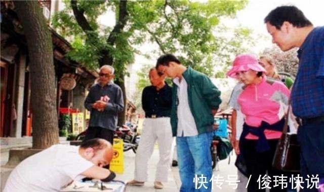 书法作品!乞丐在街头写出漂亮的书法,专家:是为了混饭吃,不能称之为艺术