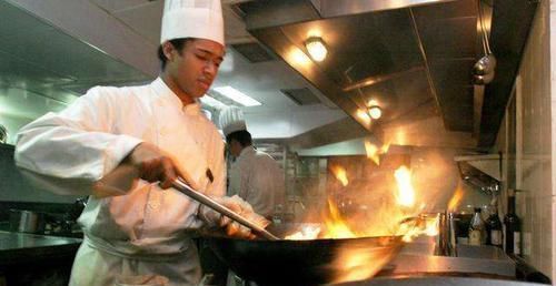 味精、鸡精和酱油，哪种调味品对身体伤害比较大，大部分人吃错了