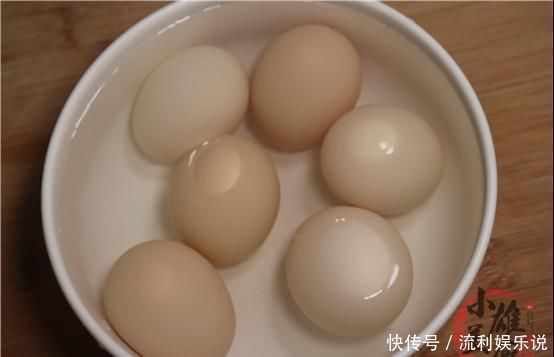 保存鸡蛋我家从不放冰箱,教你这一招,放一年都不会坏,都学一学