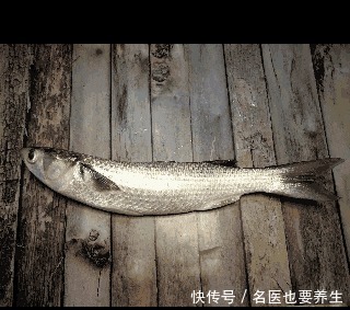 鲜嫩|香炸乌鲻鱼,只要两样调料,表皮酥脆,鱼肉鲜嫩