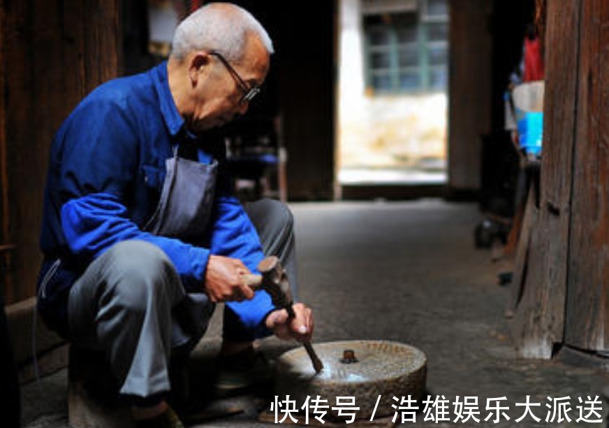 贵姓@生人打招呼问“您贵姓”,有3个姓不必说免贵,老祖宗传下的讲究