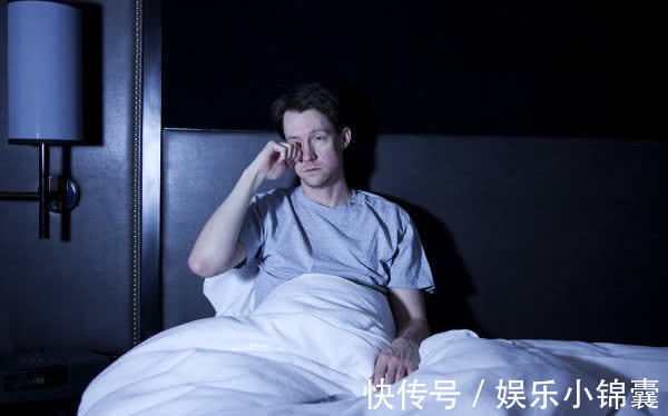 睡眠质量|吃什么能治失眠？数羊、喝牛奶都没用！1招快速解决