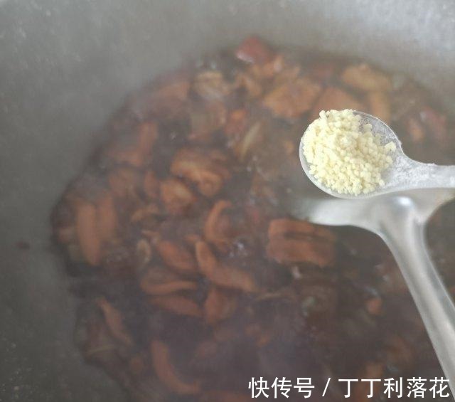 泡椒|酸包菜烧肉片,香而不腻,解馋下饭!