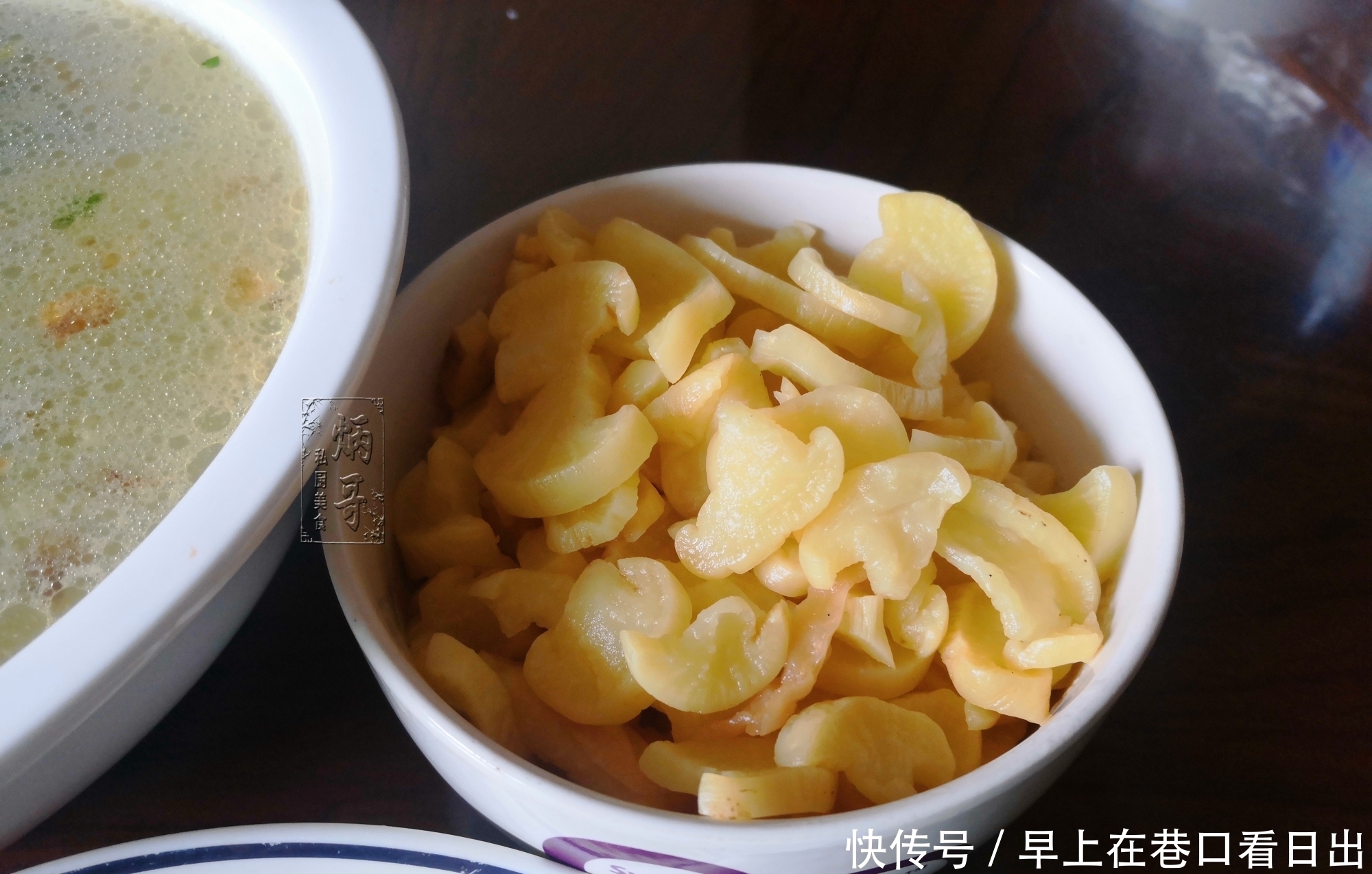 老妈带土特产进城,晒朋友圈火了,网友:最馋那萝卜干、豆腐乳!