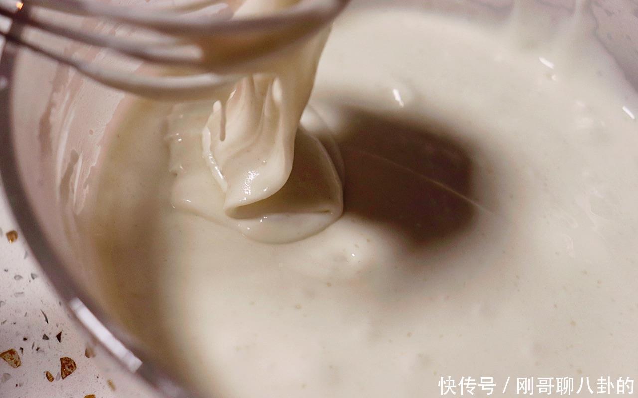 搅拌均匀|让女生失去抵抗力的小甜品,甜甜糯糯浓浓的芝麻香,自己就能做
