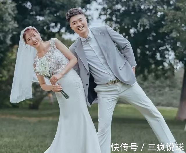 周淼|中国排坛再传喜讯!又一排球女神官宣结婚,被誉为最美女排队长