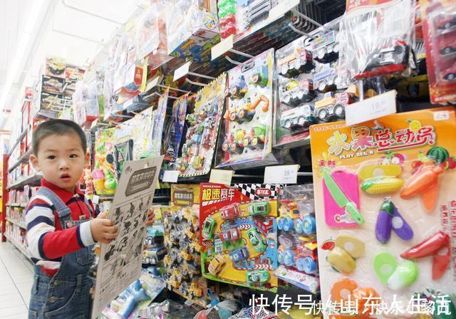 熊孩子|手办是你买的就该你赔,熊孩子摔坏亲戚手办,父母却索赔医药费