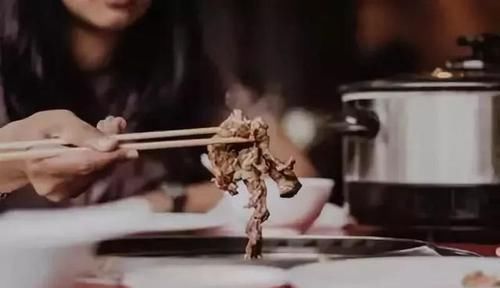 肠道不好,人难长寿!身体出现“1痛1黑2臭”,趁早去做一个肠镜