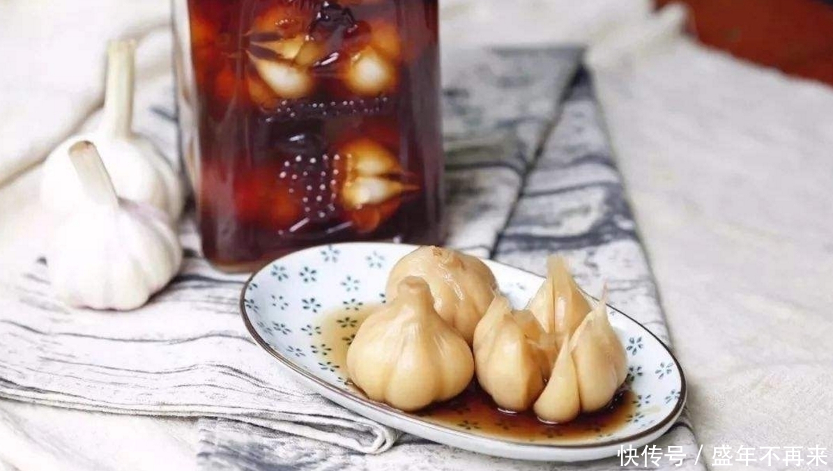 中老年人|大蒜加一物,每天吃几口,躲开肾病,三高不犯,血管干净!