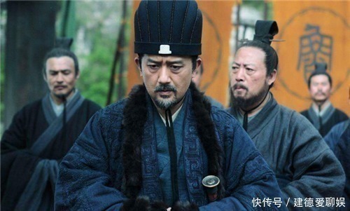 他名气比孔子大，弟子比孔子多，孔子上位后却杀了他，名字很耳熟