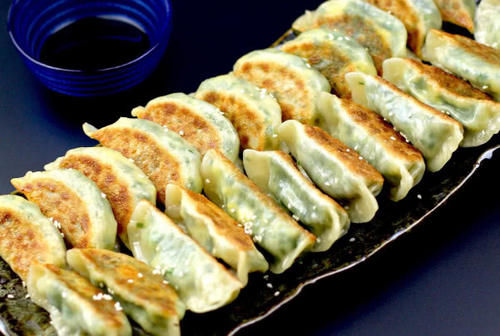 好吃|煎饺子不要直接下油锅,多加此一步,饺子更香更好吃