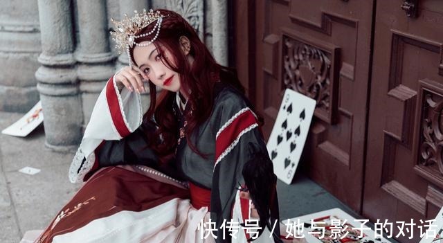 口红$十里穿汉服扮“红桃皇后”,网友让你模仿,没让你超越!