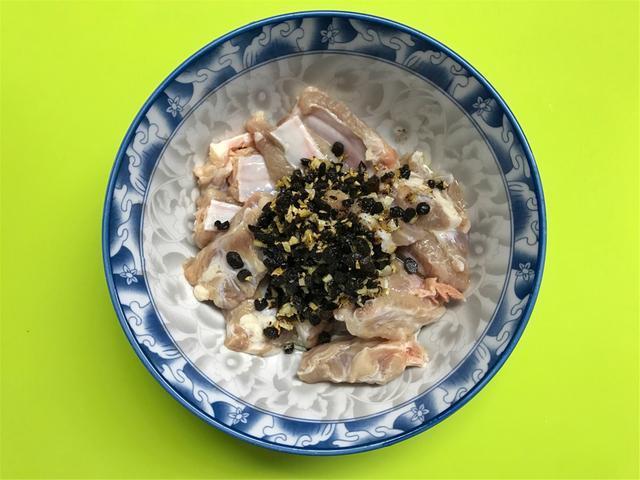 排骨不煮不炖不炸,教你秘制做法,嫩滑多汁入味,好吃不上火