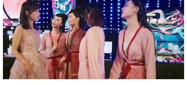 天团|央视七夕力压《快本》夺收视第一,周深张杰献唱,主持天团显威力