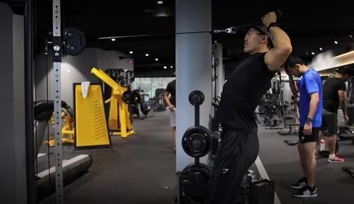 弯举|胖子也有春天，英国大码超模140斤，却拥有让人羡慕的沙漏身材