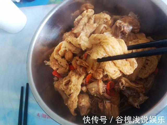 鸡肉|天冷了,就喜欢吃这一锅炖,不仅简单方便,吃起来美味又暖和