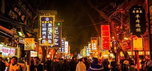 中年|晚上6到10点成为旅游黄金时间，网友：这不能只怪年轻人起不来