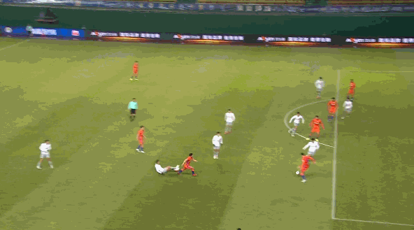 广州队|山东泰山:我们是冠军!2-0,费莱尼和徐新破门,提前三轮夺冠