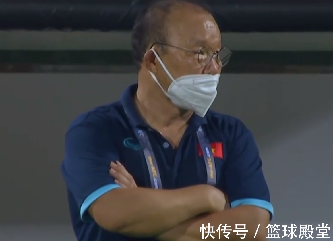 绝杀|国足绝杀！李铁狂吹头发，全队无兴奋感！越南欲哭无泪，主帅呆滞