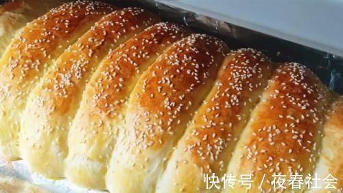 免揉面包懒人做法，不用揉面，不揉手套膜，出炉柔软又拉丝，真香